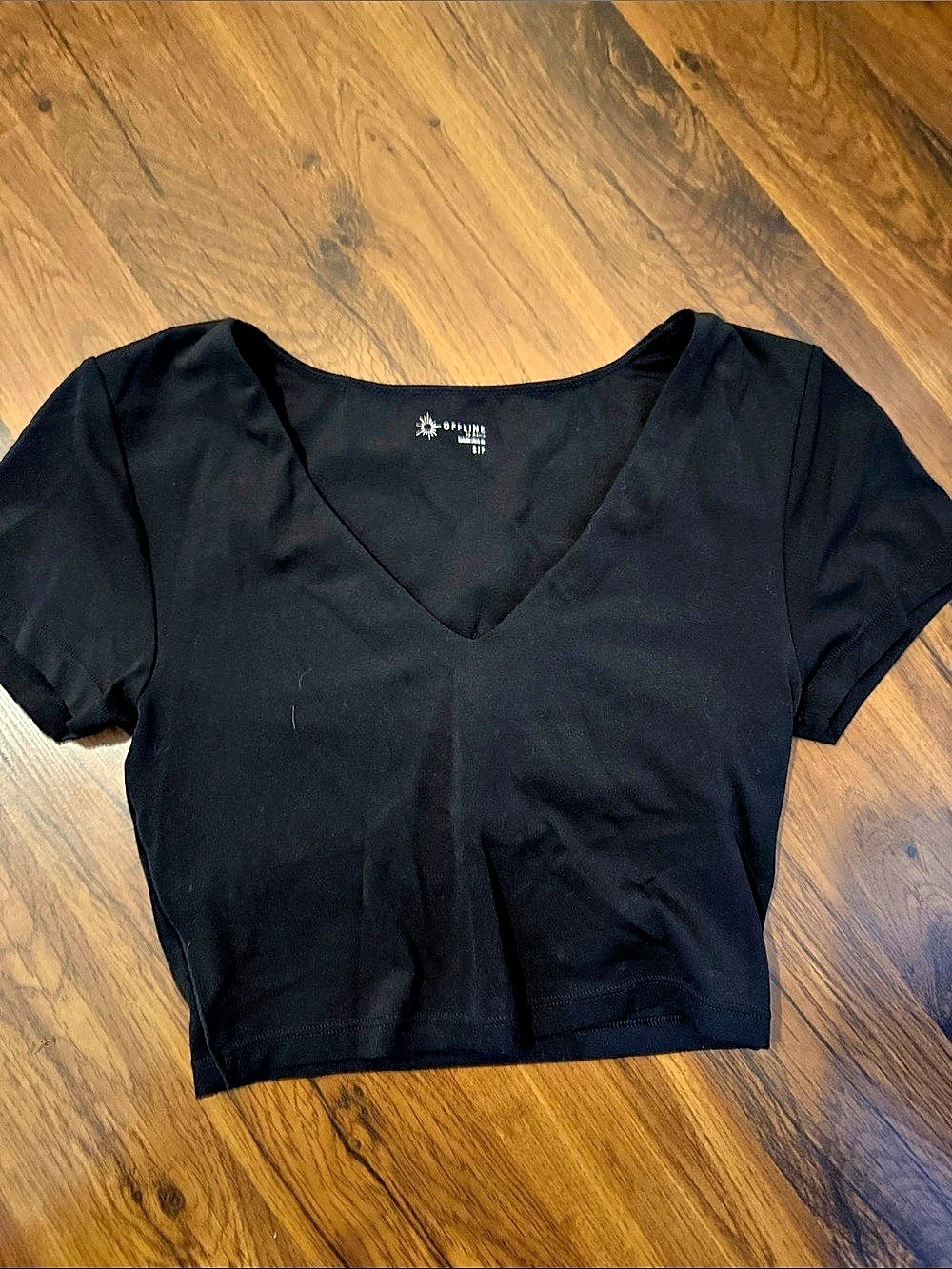 OFFLINE by Aerie Real Me V-Neck Cropped T-Shirt Black Small Like New